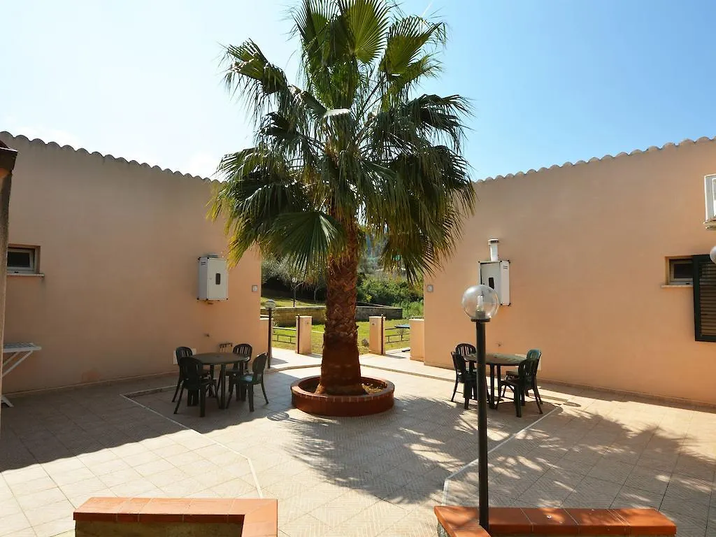 Residence Il Patio 切法卢 2*,